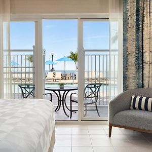 Queen Suite Pool View